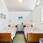 Snari - 10m From The Sea By Interhome